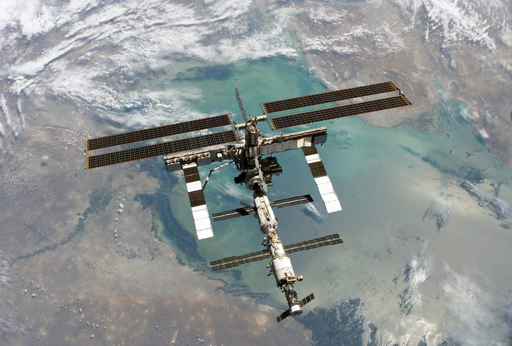 Estación Espacial Internacional sobre la Tierra, fotografía NASA STS-114